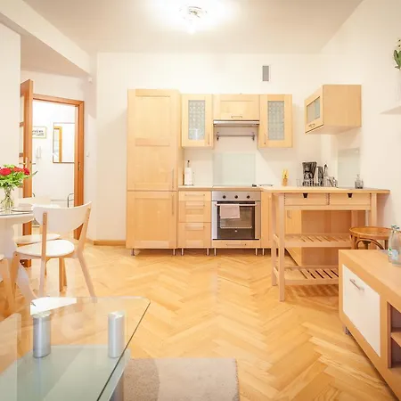 Parkowa Polana Myweek * بولانيكا- زدروي